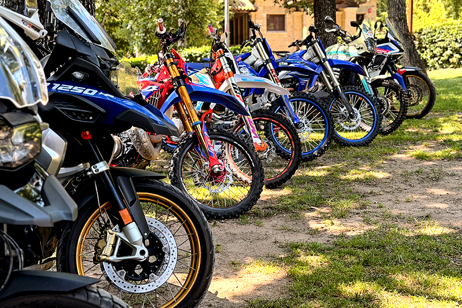 MOTOS
